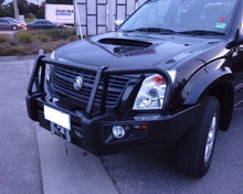 Load image into Gallery viewer, Isuzu D-MAX & Holden Rodeo Ironman Deluxe Bull Bar