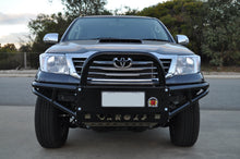 Load image into Gallery viewer, Toyota Hilux (2011 -2015) KUN N70 4WD Xrox Bullbar (SKU: XRHLX26)