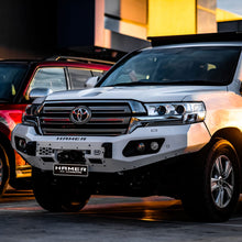 Load image into Gallery viewer, Toyota LandCruiser 200 series (2015-2020) Hamer 4x4 King Series Bullbar
