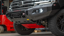 Load image into Gallery viewer, Toyota LandCruiser 200 series (2015-2020) Hamer 4x4 King Series Bullbar
