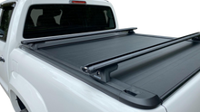 Load image into Gallery viewer, Foton Tunland (2015-2020) Lockable Roller Ute Tray Cover

