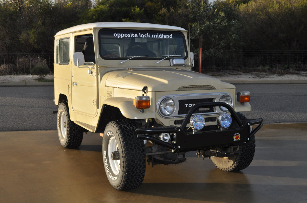 Toyota Landcruiser 40 Series SWB (1960-2001) Xrox Bullbar (SKU: XR40)