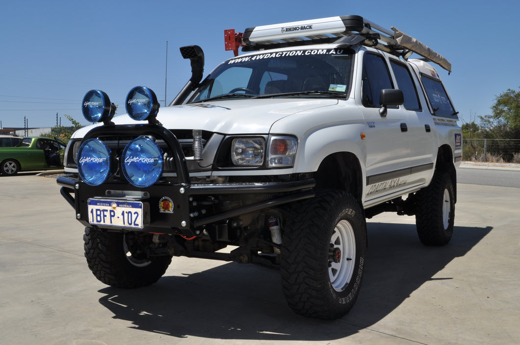 Toyota Hilux (2001-2005) 4WD Xrox Bullbar (SKU: XRHLX)