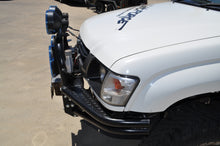 Load image into Gallery viewer, Toyota Hilux (2001-2005) 4WD Xrox Bullbar (SKU: XRHLX)
