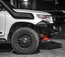 Load image into Gallery viewer, Toyota LandCruiser 200 Series (2008-2015) Hamer 4x4 King Series Bullbar
