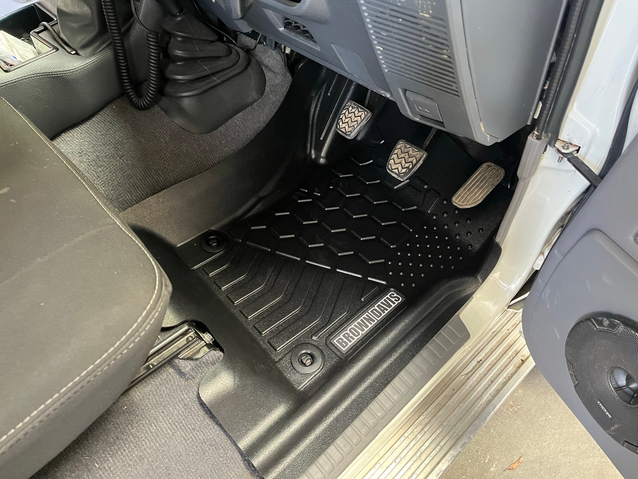 Mazda bt 50 rubber floor deals mats